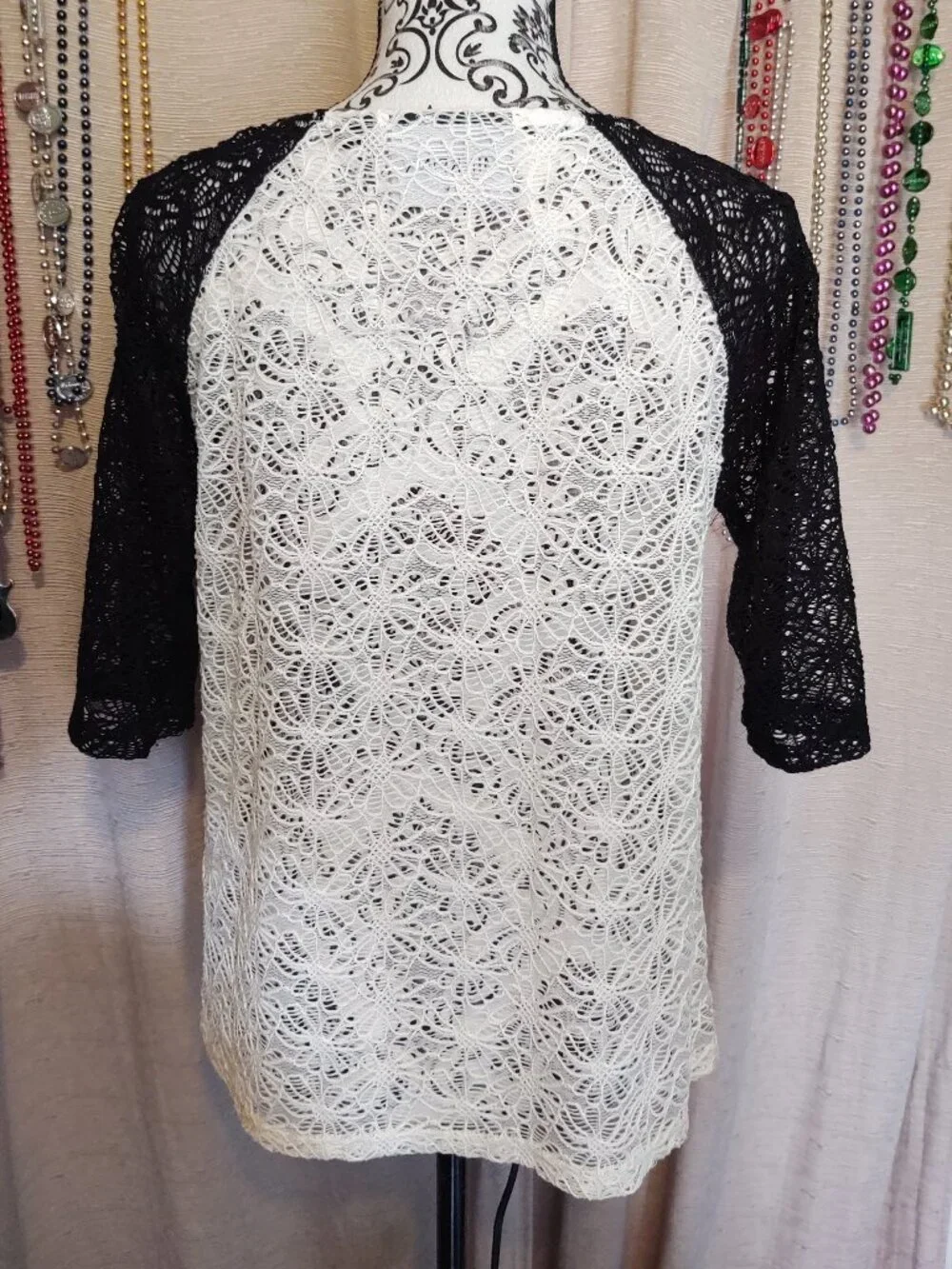 MINKPINK Black & White Daisy Lace Baseball TeeTop Large